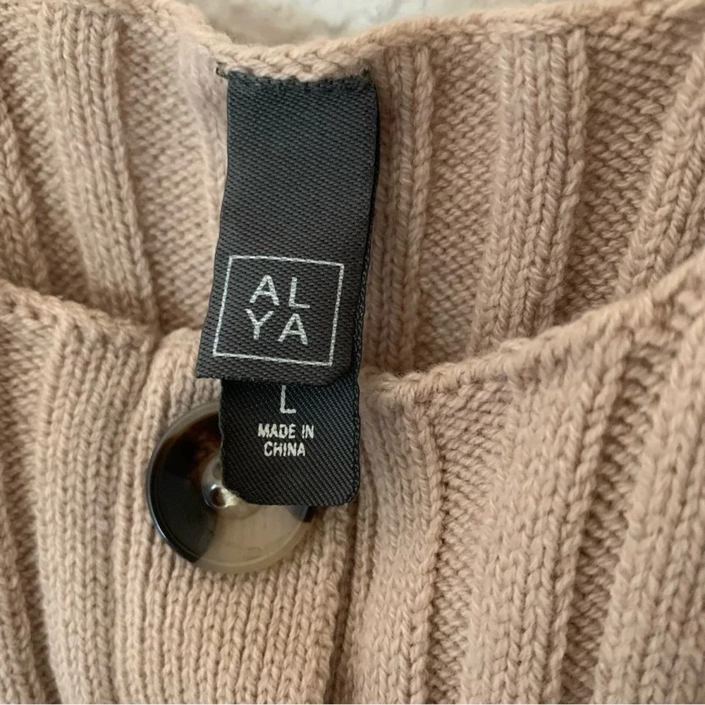 Francescas ALYA | Y2K size Large knit sweater top with buttons sleeveless 90's